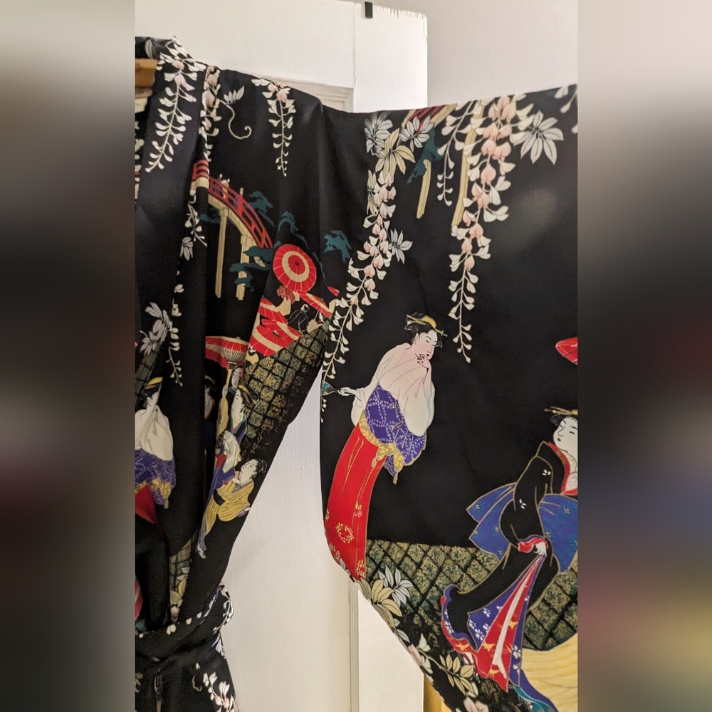 Japanese Kimono - Picture 2 of 5
